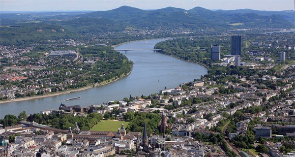 View_Bonn_Rhein_Siebengebirge.jpg
